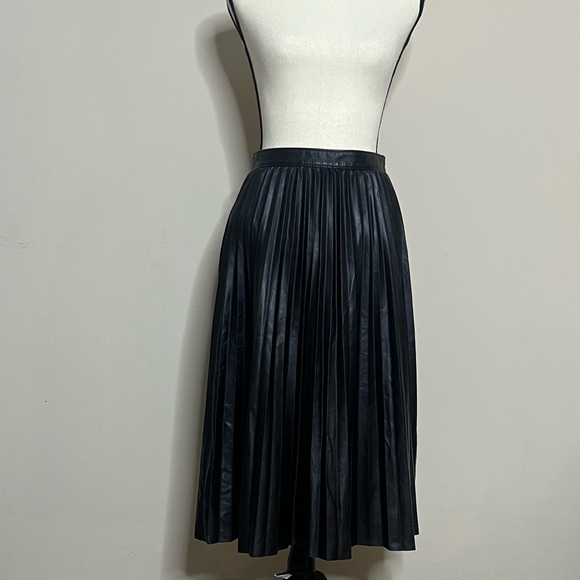 🖤🐝🐞Abercrombie & Fitch Black Skirt - Picture 2 of 11